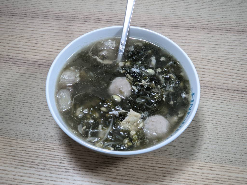 紫菜魚丸蛋花湯。